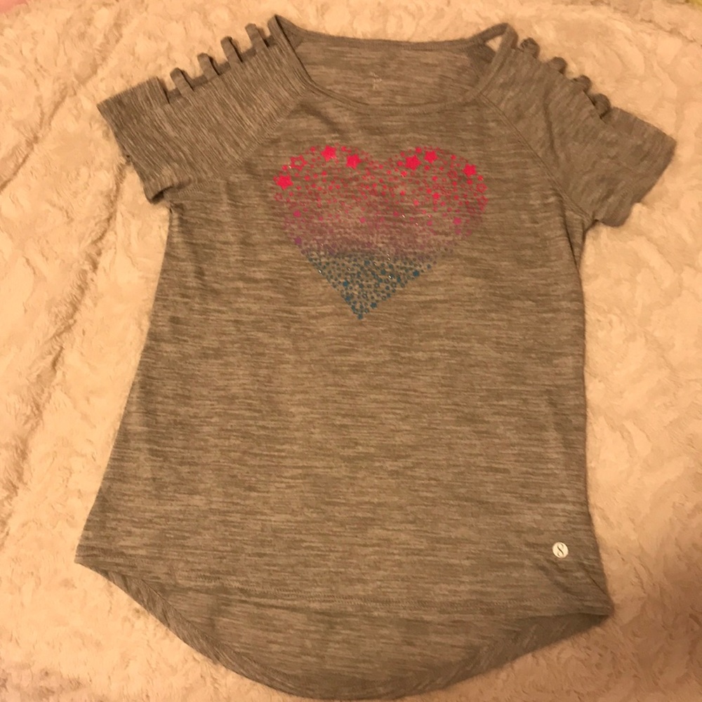 gray athletic t-shirt